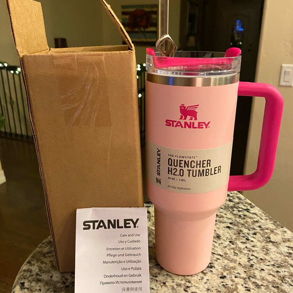 🩷Target Exclusive “Flamingo Pink” Stanley 40oz Stainless Steel Quencher Tumbler